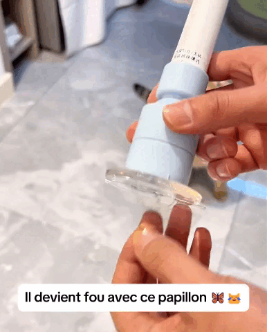 Démonstration du papillon interactif FlutterPlay en mouvement pour stimuler le chat