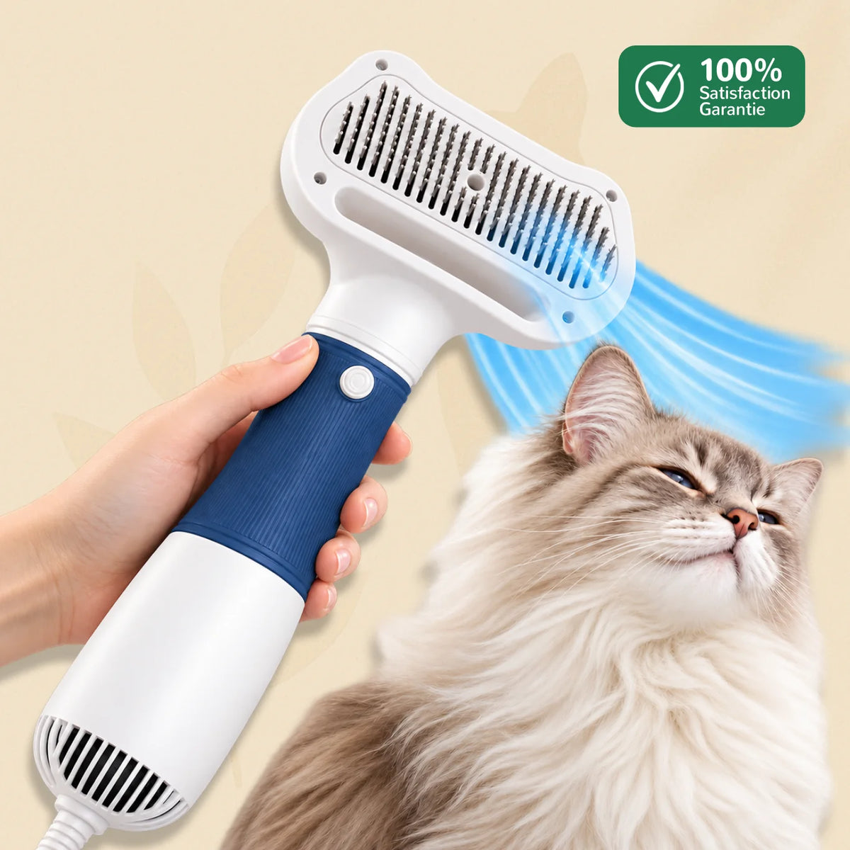 Sèche-poils AirFur bleu utilisé sur un chat à poils longs avec souffle doux et tête brosse