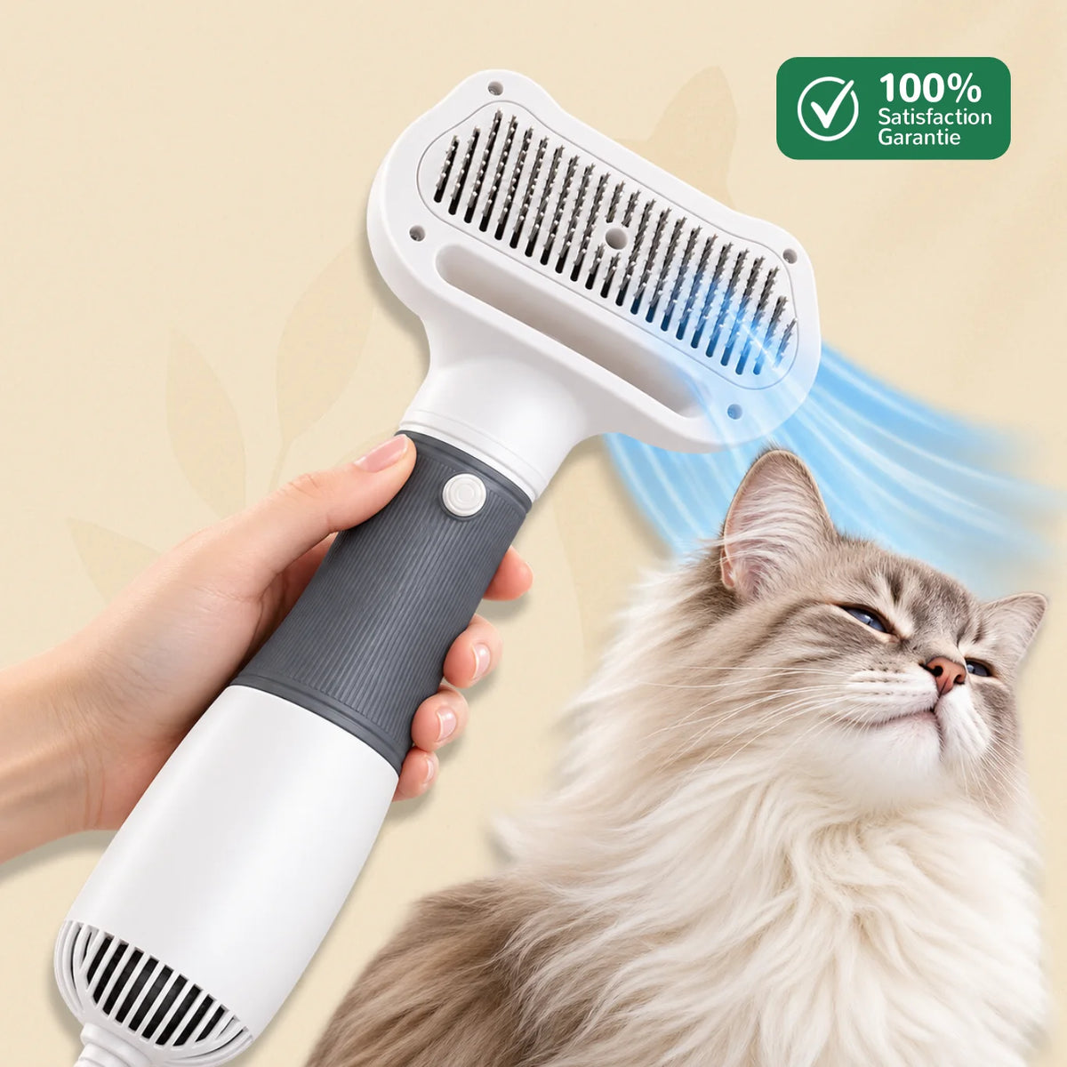 Sèche-poils AirFur gris utilisé sur un chat à poils longs avec souffle doux pour le toilettage
