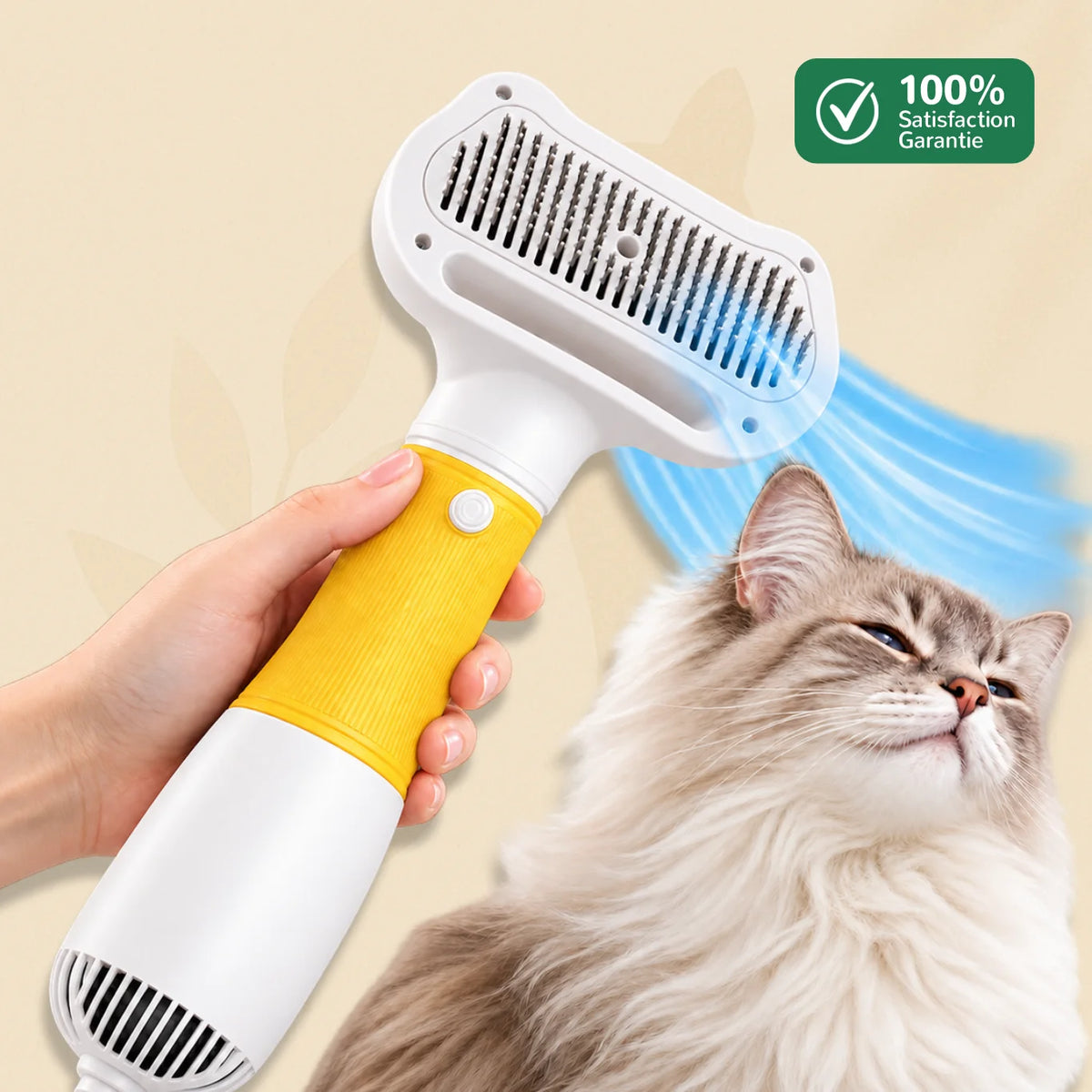 Sèche-poils AirFur jaune utilisé sur un chat à poils longs avec souffle doux