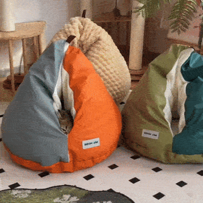 GIF de présentation du nid cave pour chat CaveNest avec effet cocon, intérieur douillet, housse lavable et capacité jusqu’à 10 kg