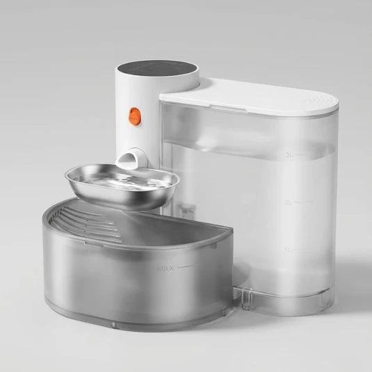 Fontaine à eau pour chat Aquaflow sur fond neutre