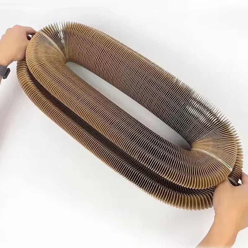 Manipulation du carton alvéolé flexible et extensible du griffoir GriffCat