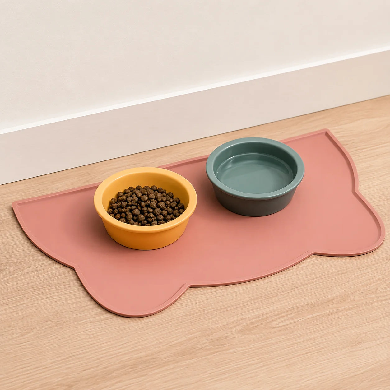 Tapis gamelle chat silicone orange anti-débordement avec deux gamelles